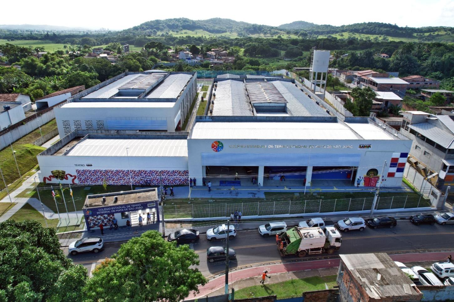 Jerônimo Rodrigues inaugura escola de tempo integral e autoriza pacote de obras para ampliar infraestrutura em Mata de São João