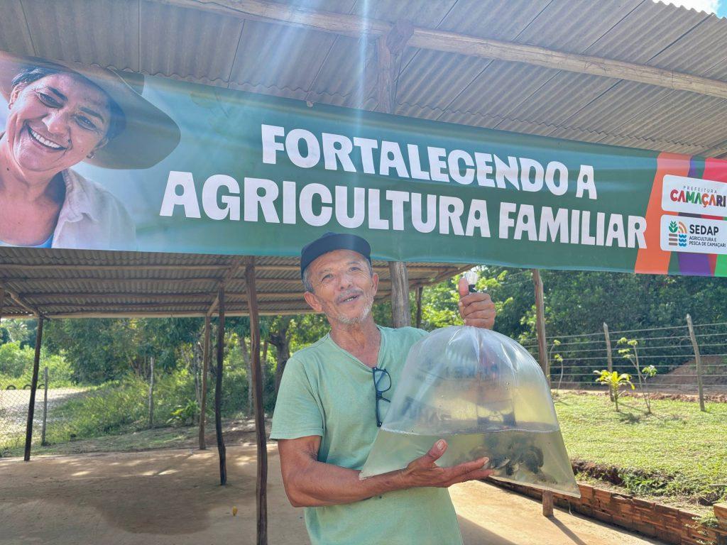 Prefeitura de Camaçari realiza entrega de mais de 200 mil alevinos beneficiando piscicultores da zona rural
