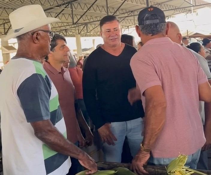 Ditinho da AviVip percorre Feira de Amargosa ao lado de Paulo Câmara e dialoga com a população