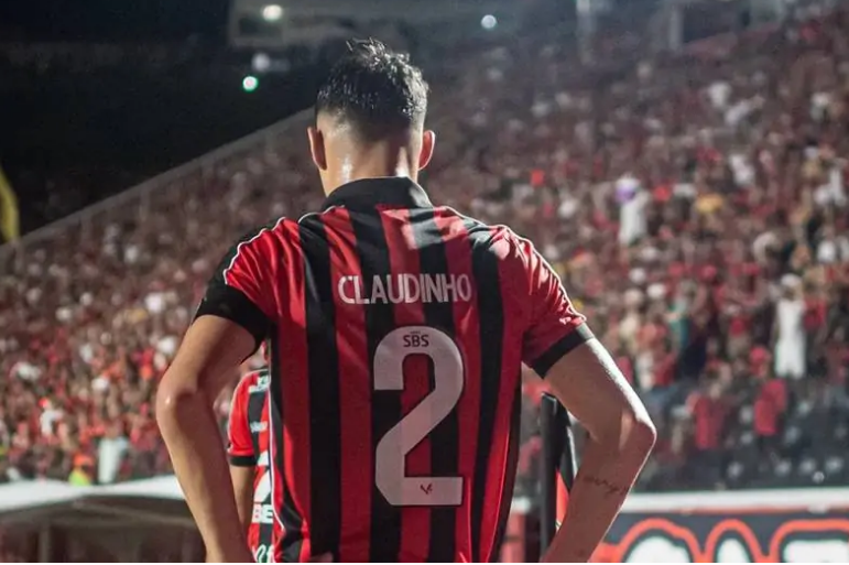 Vitória anuncia empréstimo de lateral-direito para o Sport