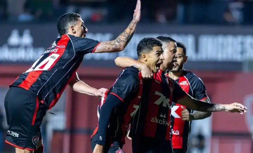 Vitória atropela o Athletico-PR e está nas quartas da Copa do Brasil